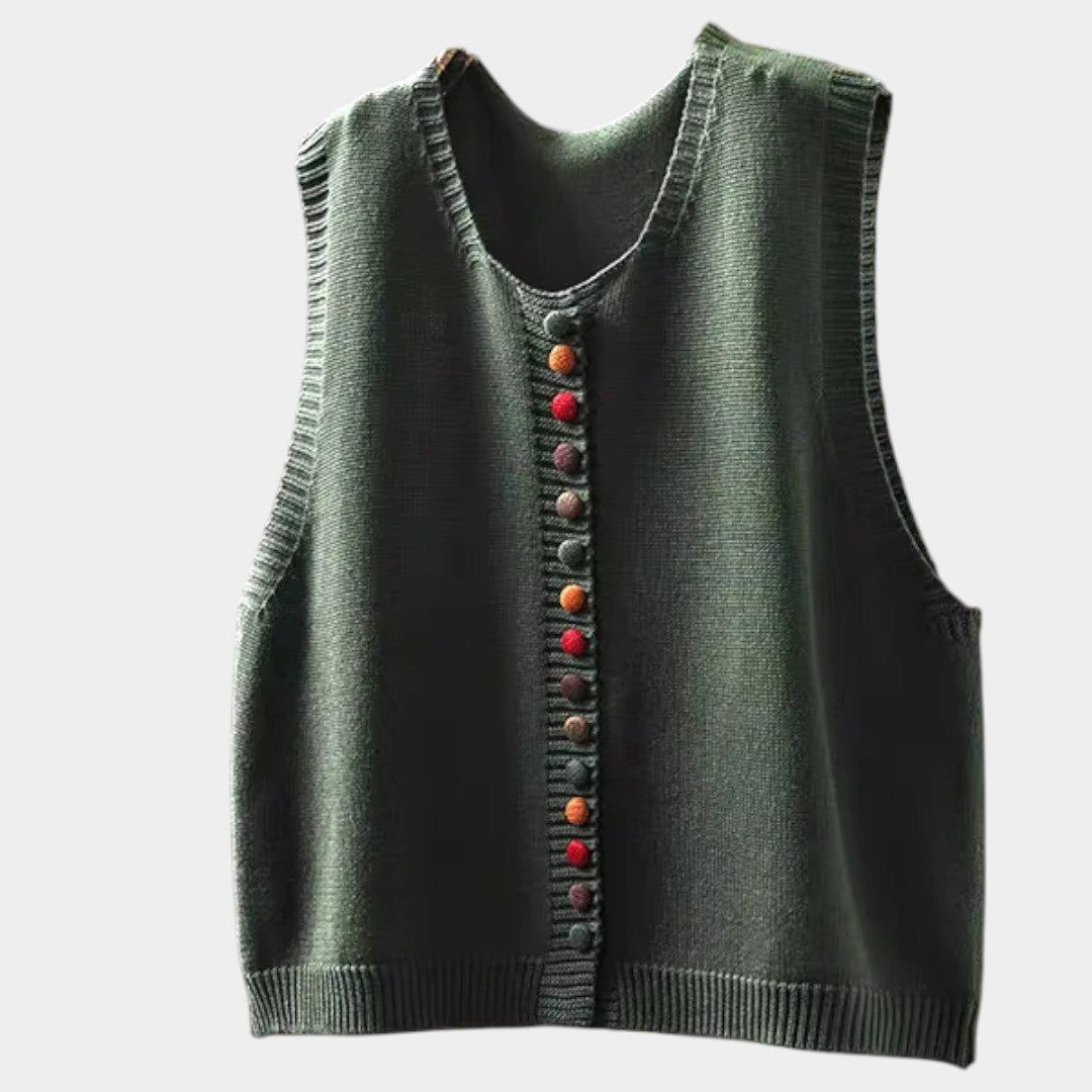 Ilze – Adīta veste ar pogām