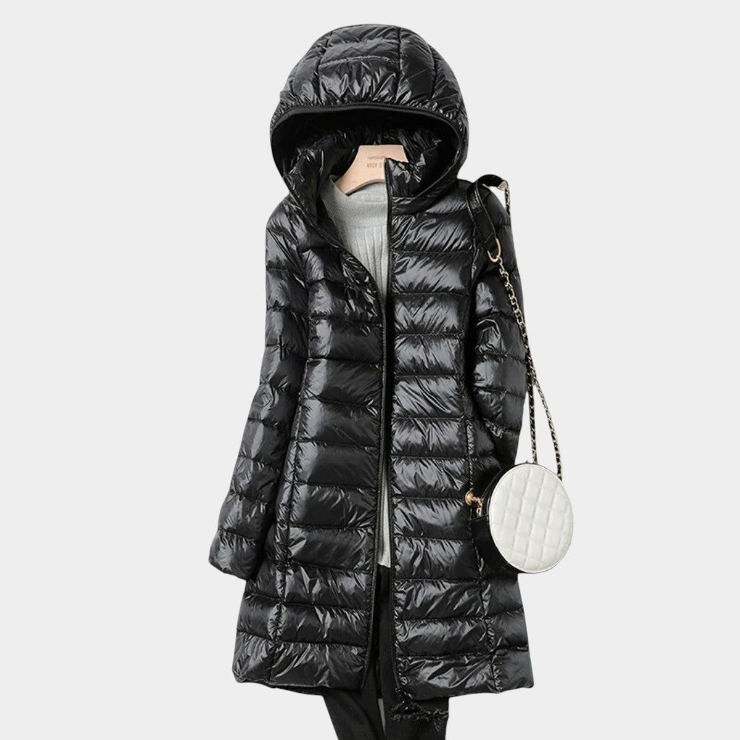 Sofia – Viegls, pūkām iedvesmots ziemas mētelis ar kapuci