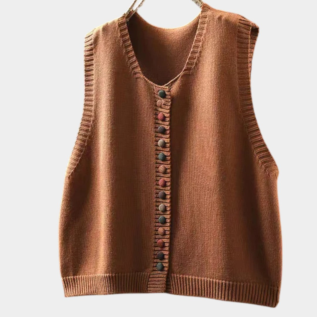 Ilze – Adīta veste ar pogām