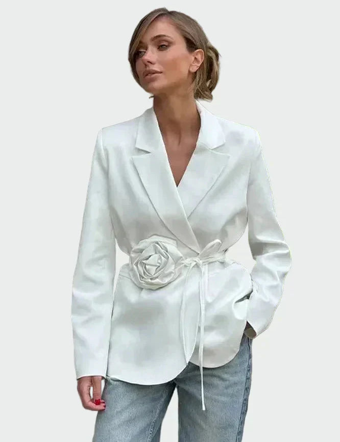 Nikola - Blazeris perfekta piegriezuma