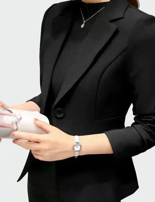 Leontýna - Jaka ideālā piegriezumā