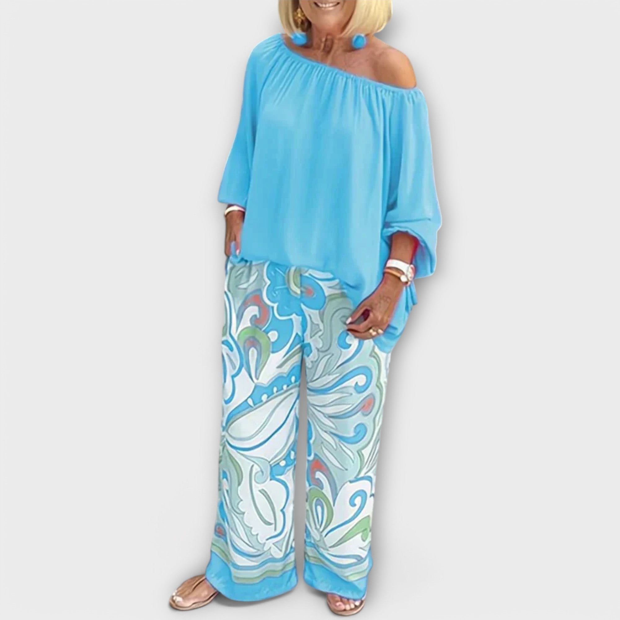 Yesenia - Brīvs divdaļīgs komplekts